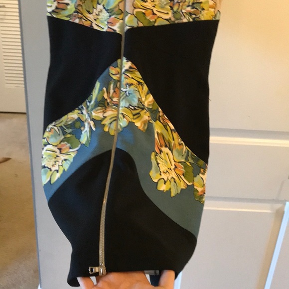 BCBG ADORABLE DRESS - Picture 4 of 4